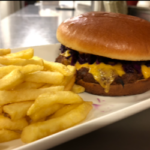 Hamburger mit Pommes